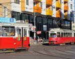 Wien Wiener Linien: Die Straßenbahnlinien 31 (E2) und 26 (E1 4786) treffen sich am Nachmittag des 20.