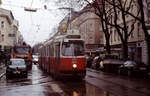 Wien Wiener Linien SL 67 (E2 4077) X, Favoriten, Quellenstraße / Leibnizgasse im Februar 2016. - Scan eines Diapositivs. Film: Fuji RXP. Kamera: Konica FS-1.