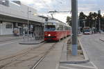 Wien Wiener Linien SL 25 (E1 4863 (SGP 1976) + c4 1310 (Bombardier-Rotax 1974) XXII, Donaustadt, Kagran, U-Bhf. Kagran am 11. Feber / Februar 2019. 