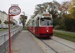 Wien Wiener Linien: Der E2 4313 (Bombardier-Rotax 1986) auf der SL 18 erreicht am 17. Oktober 2019 die Haltestelle  Fasangasse  auf dem Landstraßer Gürtel (III, Landstraße, Landstraßer Gürtel / Fasangasse / Schweizer Garten-Straße). 