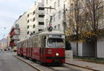Wien Wiener Linien SL 30 (E1 4558 + c4 1359 (Bombardier-Rotax, vorm. Lohnerwerke, 1976)) XXI, Floridsdorf, Leopold-Ferstl-Gasse am 29. November 2019.