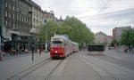 Wien Wiener Stadtwerke-Verkehrsbetriebe / Wiener Linien: Gelenktriebwagen des Typs E1: E1 4519 mit dem c3 1261 als SL 1 Schwedenplatz (I, Innere Stadt) am 2.