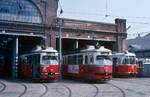 Scan vom Dia: Am 27.08.1983 warten die E1 4848 und 4783 sowie der L 548 vor der Halle des 1993 geschlossenen Bhf. Währing auf neue Aufgaben. Während der E1 4848 im Jahr 2014 ausgemustert wurde, blieben der E1 4783 beim WSM - Hannover und der L 548 beim VEF in Wien museal erhalten.