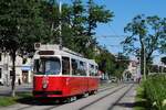 E2 4026 als Linie 9 am Neubaugürtel kurz vor der Endstelle Westbahnhof.