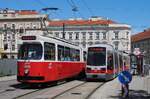 E2 4020 und ULF A 23 im Einsatz auf der Linie 9 an der Haltestelle Johann Nepomuk Berger Platz. (27.05.2022)