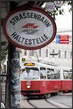 Am 3 September 2023  wartet Mann auf die Strassenbahn am Ring .