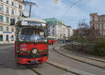 Am 03.09.2022 war Tramwaytag in Wien und die E1 wurden offiziell verabschiedet. E1 4862 war mit c4 1359 auf dem Weg von der Wexstrae ber den Ring zur Wexstrae. Speziell fr die Fotografen befuhr der Zug die Gleisverbindung am Schottentor.