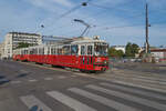 Anlsslich des Wiener Tramwaytages am 03.09.2022 hie es: Abschied nehmen von den E1. E1 4862 war mit c4 1359 zwischen der Wexstrae und dem Ring im Zubringerverkehr unterwegs und berquerte gerade die Augartenbrcke.