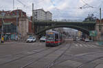 A49 der Wiener Linien war am 27.02.2023 auf Linie 37 zum Schottentor unterwegs. Gerade wird die Stadtbahn an der Station Nussdorfer Strae untermauert. 