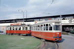 Wien Wiener Stadtwerke-Verkehrsbetriebe (WVB) SL 5 (c2 1106 (Lohnerwerke 1959) + M 4125 (Simmeringer Waggonfabrik 1929)) II, Leopoldstadt, Praterstern im August 1969.