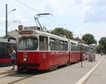 Wien Wiener Linien SL 30 (E2 4068 + c5 1468) Stammersdorf, Bahnhofplatz am 8. Juli 2014.
