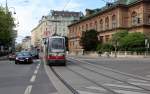 Wien WL SL 42 (A 32) Währinger Strasse / Rooseveltplatz / Votivkirche / Strasse des Achten Mai am 2. Mai 2015.