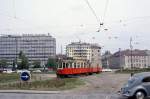 Wien WVB: Ein Zug der SL B bestehend aus dem Triebwagen M 4061 und zwei Beiwagen des Typs m3 befindet sich am 19. Juni 1971 am Aspernplatz. - Seit 1976 heißt dieser Platz Julius-Raab-Platz. - Scan von einem Farbnegativ. Film: Kodacolor X. Kamera: Kodak Retina Automatic II.