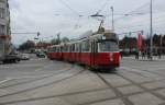 Wien Wiener Linien: E2 4004 (SGP 1978) + c5 1404 (Rotax 1978) auf der SL D nähern sich am 16.