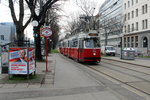 Wien Wiener Linien: E2 4098 + c5 1498 als SL 1 erreichen am 23.