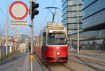 Wien Wiener Linien SL 18 (E2 4310) Wiedner Gürtel (Hst. Quartier Belvedere) am 20. März 2016.
