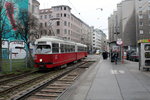Wien Wiener Linien SL 6: Eine E1+c4-Garnitur bestehend aus dem Tw E1 4521 und dem Bw c4 1372 har gerade die Hst. Quellenstraße / Knöllgasse verlassen, um weiter in Richtung Burggasse / Stadthalle zu fahren. 