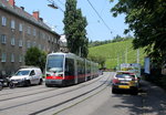 Wien Wiener Linien SL 43 (B 608) Hernals (17. (XVII) Bezirk), Vollbadgasse am 26. Juli 2016. - Die Gasse bekam 1894 ihren heutigen Namen nach einem 1861 im Gebiet errichteten Voll- und Wannenbad, das 1920 geschlossen wurde.  