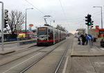Wien Wiener Linien SL 26 (B 669) Floridsdorf (XXI, 21. Bezirk), Prager Straße (Hst. Autokaderstraße) am 21. März 2016.