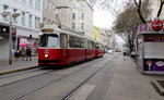 Wien Wiener Linien SL 67 (E2 4084 + c5 1484) X, Favoriten, Quellenstraße / Favoritenstraße am 18. Februar 2016.