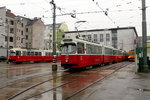 Wien Wiener Linien Straßenbahnbetriebsbahnhof Favoriten am 19. Februar 2016: E2 4306 und (im Hintergrund) E1 4518.