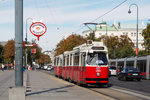 E2 4069 mit einem c5 auf der Linie 2 vor dem Parlament, 29.09.2016