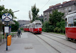 Wien WVB SL 6 (E2 4033) V, Margareten, Hst. Margaretengürtel im Juli 82. - Scan von einem Farbnegativ. Film: Kodak Safety Film 5035. Kamera: Minolta SRT-101.