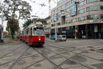 Wien Wiener Linien SL 6 (E2 4301) XV, Rudolfsheim-Fünfhaus, Neubaugürtel / Märzstraße am 19. Oktober 2016.