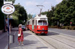 Wien WVB: Der GT6 E1 4631 (SGP 1966) erreicht als SL 38 eines Tages im Juli 1992 die Haltestelle An den langen Lüssen in der Grinzinger Allee in Wien-Döbling (XIX Bezirk).