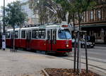 Wien Wiener Linien SL 1 (E2 4027 (SGP 1979)) I, Innere Stadt, Dr.-Karl-Renner-Ring am 22. Oktober 2016.