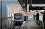 Auf Bahnfoto-Tour durch Wien - eine Chronologie (Mi. 05. Feb. 08:29)

V-Zug 3871 verlässt den viergleisigen Endbahnhof Heiligenstadt am Abfahrtsbahnsteig.

05.02.2025 (M)