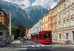 Innsbruck     IVB Flexity 321 als Linie 6 nach Igels, Bundesbahndirektion, 31.08.2024  