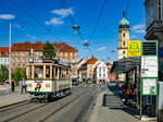 Graz. Der Triebwagen 93 ist hier während der heißen Sommersonne am 28.06.2024 auf Sonderfahrt am Südtiroler Platz zu sehen.