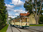 Graz. Oldtimer-Triebwagen 93 samt Beuwagen, sind hier am 20.09.2024 im Zuge einer Hochzeitsfahrt in Mariatrost zu sehen.