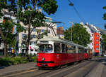 Wien     Wiener Linien E1 4542 + 1351 als Linie 26 am Hoßplatz, 18.05.2020 