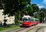 Wien     Wiener Linien E1 4861 + 1354 als Linie 25, Aspern Oberdorfstraße, 01.06.2021.