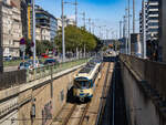 Wien. Triebwagen 125 der Badner Bahn, fährt hier am 06.08.2024 gerade in Fahrtrichtung Inzersdorf in die unterirdische Station  Hauptbahnhof / Südtiroler Platz  ein.