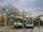 Wien. Am 03.12.2024 war in der Haltestelle Schedifkaplatz ein Generationentreffen zwischen der ältesten und modernsten Straßenbahntype der Wiener Lokalbahn zu sehen: Während rechts der fabrikneue Wagen 507 in Richtung Baden aufbricht, erreicht rechts der Triebwagen 126, welcher wohl in kürze ausgemustert wird, die Haltestelle zur Wiener Oper.