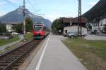 S2 der Tiroler Schnellbahn beim Halt in der Haltestelle Imsterberg mit Blickrichtung Innsbruck, Oktober 2012