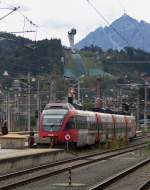 Der Regionalexpress von Innsbruck nach Landeck wartet in Innsbruck Hbf. auf seine Fahrgäste. Innsbruck Hbf. 08.10.2014 