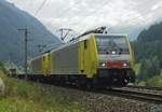 Dispolok ES 64 F4-033 (E 189 933) und ES 64 F4-XXX (E 189 XXX), vermietet an Lokomotion, mit KLV-Zug bei Regenwetter in Richtung Innsbruck (St. Jodok, 28.08.07).