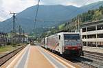 Nachdem am Morgen des 03.07.2018 die 189 901 zusammen mit 193 774 ihren Güterzug am Brenner abgeliefert hatten, fuhren sie nun als Lokzug (Brenner - Kufstein) erneut durch den Bahnhof von Matrei am Brenner in Richtung Inntal.