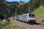 Railpool 186 287 & 186 285 ziehen einen schweren KLV Zug nach Italien hoch auf den Brennerpass. Aufgenommen bei St. Jodok am Brenner am 25.09.2021
