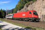 ÖBB 1216 011-7 mit dem EC 89 von München Hbf nach Bologna Centrale. Aufgenommen bei Gries am Brenner am 25.09.2021