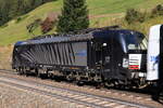 Lokomotion/MRCE 193 664-0 als Vorspannlok eines Lokzuges Richtung Deutschland. Aufgenommen bei St. Jodok am Brenner am 09.10.2021