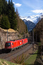 1216 004-2 023-2 und alleine zurück gen Tal bei Gries am Brenner.