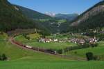 Für einige Wochen im Juli 2013 weilte die ÖBB 1216 025 in Innsbruck um die RCI Schrottzüge in Tirol und Südtirol zu bespannen. Am 27.07.13 konnte ich sie als Schublok vom DG 44213 (Hall in Tirol - Brescia Scalo) bei St. Jodok aufnehmen, ab Brenner ist sie dann das Zugtfz.