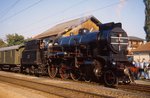 03-002 der JZ (ex Südbahn 109.38) vor einem Sonderzug im Sommer 1988 im Bahnhof Faak am See.