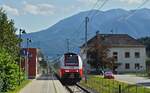 Am 11.09.2024 trifft der 4746 550 mit einer S-Bahn nach Wolfsberg im Bahnhof Bleiburg Stadt ein, Hintergrund die 2113 m hohe Feistritzer Spitze (Hochpetzen), die die Grenze zu Slowenien bildet