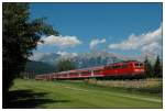 111 001 mit dem R 5417 von Mnchen Hbf Gl.27-36 nach Innsbruck Hbf, aufgenommen am 266.7.2007 kurz nach Verlassen des Bahnhofes Seelfeld.